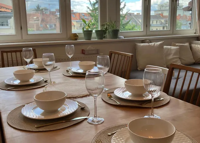 Fffina - Family & Friends - Parking Included *